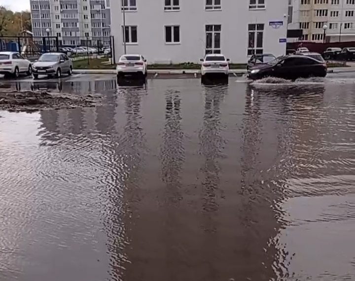 Ульяновск продолжает тонуть под холодным дождем