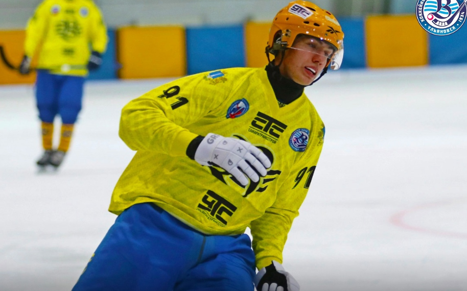 «Волжанин» Семён Плюха сыграет за сборную России по хоккею с мячом