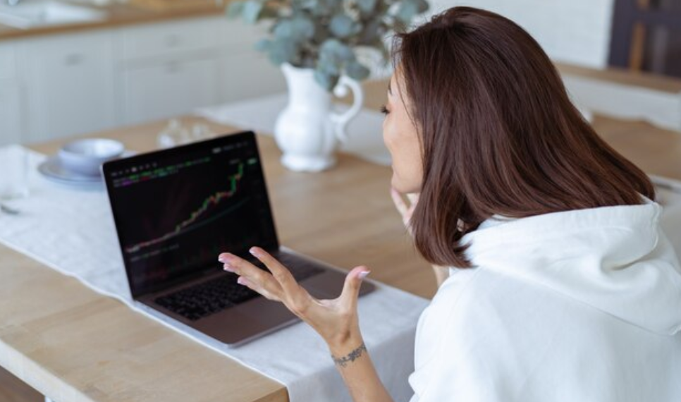 Жительница Ульяновска потеряла четверть миллиона на инвестициях в несуществующий товар