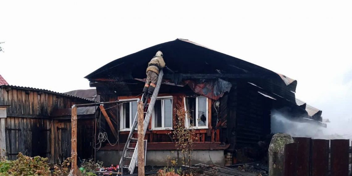 На пожаре в селе Жадовка спасли от гибели хозяина горевшего дома