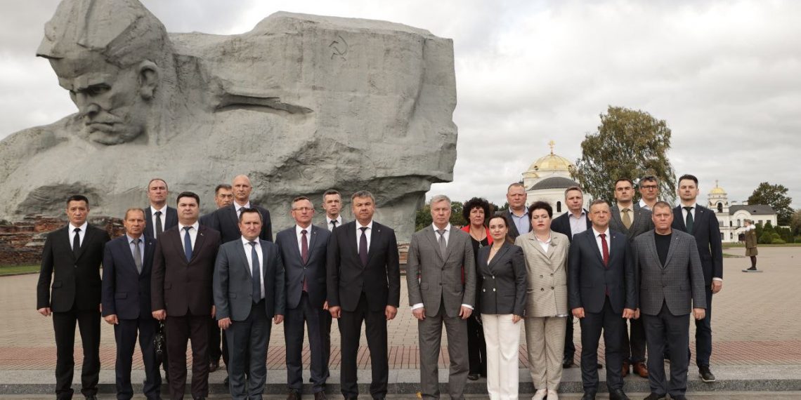 Русских почтил память героев-ульяновцев в Брестской крепости