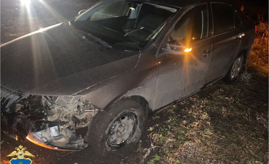 Skoda Rapid влетела в земляной вал на трассе в Новомалыклинском районе