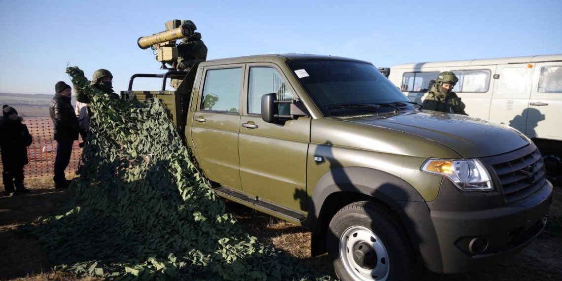 УАЗ передал на кроссе в Арском бронемобиль для бойцов СВО