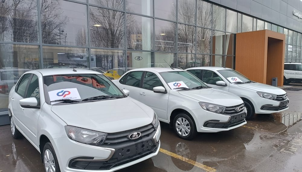 Покалечившимся на производстве ульяновцам выдали автомобили «Лада Гранта»