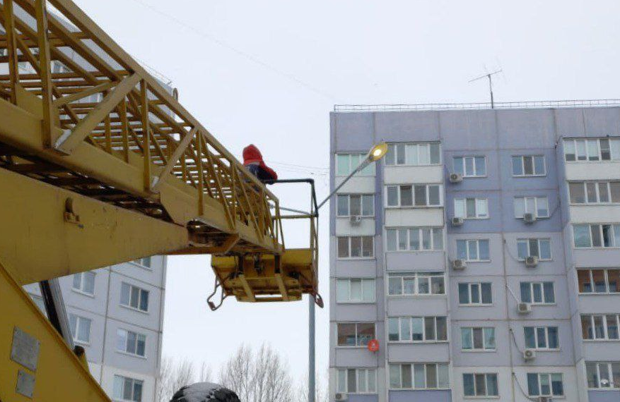 На 15-ти улицах Ульяновска за два дня починили наружное освещение