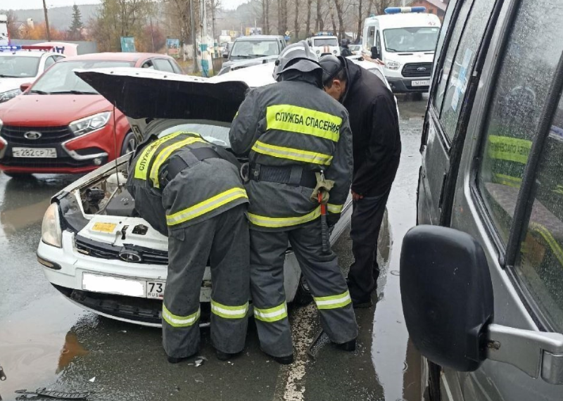 7 ноября на Димитровградском шоссе в Ульяновске столкнулись три авто