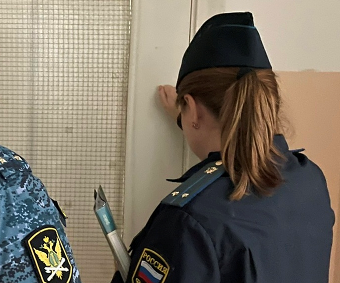 В Ульяновске арестовали квартиру злостного алиментщика