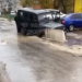 УАЗ провалился сквозь асфальт на улице Рябикова в Ульяновске