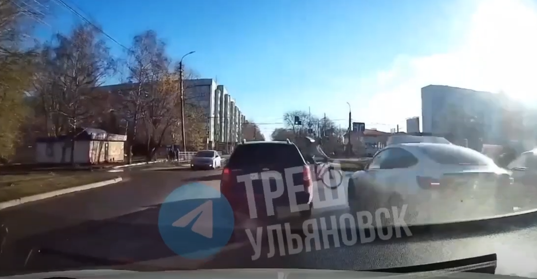Попавший под электрокар Tesla ульяновский велосипедист остался жив