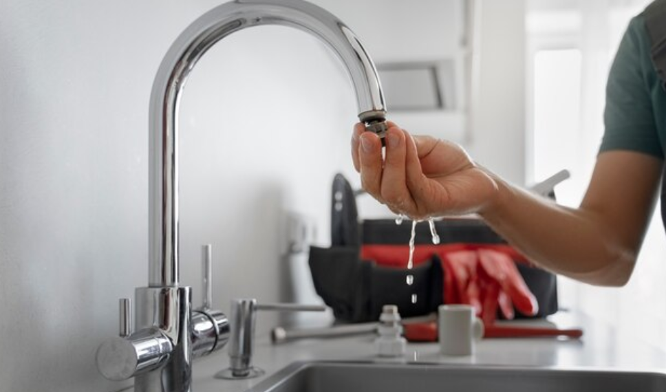 Большой жилой массив в центре Ульяновска остался без воды из-за аварии