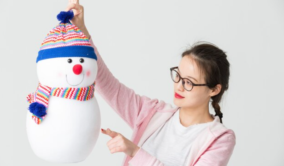 Жители Засвияжского района Ульяновска посоревнуются в изготовлении новогодних игрушек-гигантов