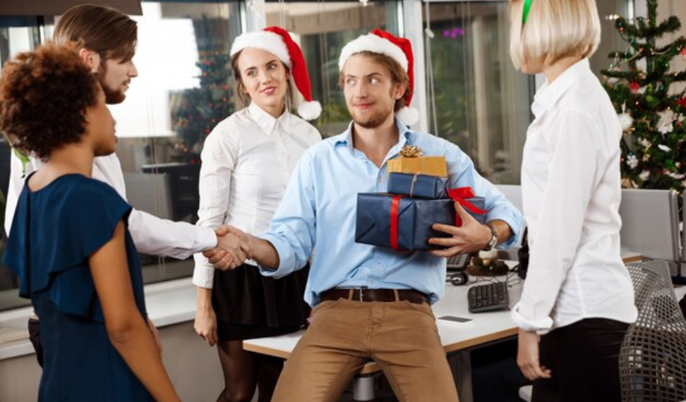 Новогодние подарки в этом году сделают подчинённым 87 процентов ульяновских начальников
