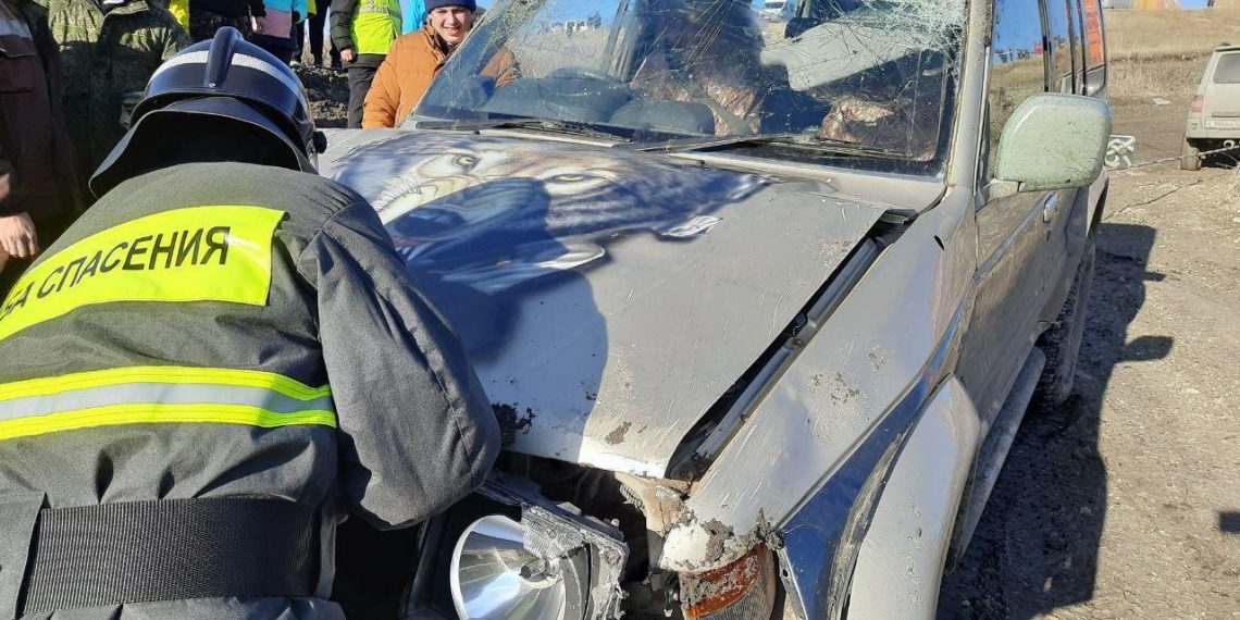 Ульяновским спасателям на кроссе в Арском пришлось ставить на колёса перевернувшийся автомобиль