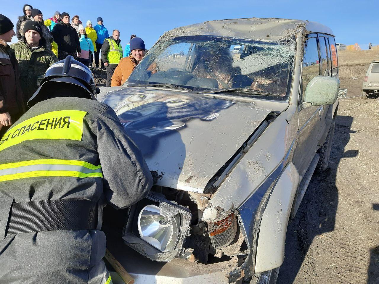 Ульяновским спасателям на кроссе в Арском пришлось ставить на колёса  перевернувшийся автомобиль - Ульяновск