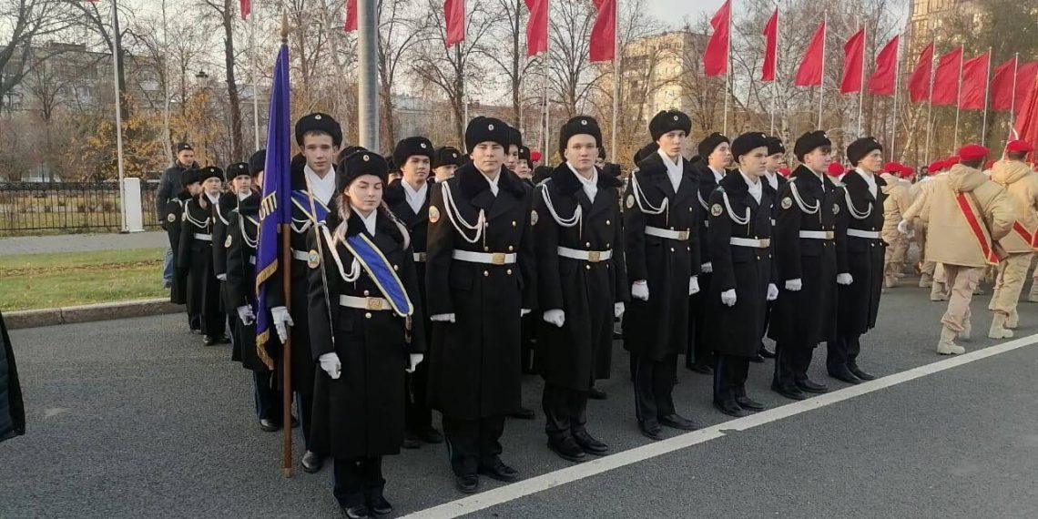 Кадеты Ульяновской области прошли торжественным маршем на «Параде Памяти» в Самаре