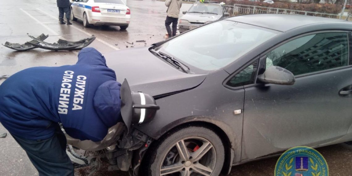 Три авто не поделили перекрёсток Ленкома и Тюленева в Новом городе