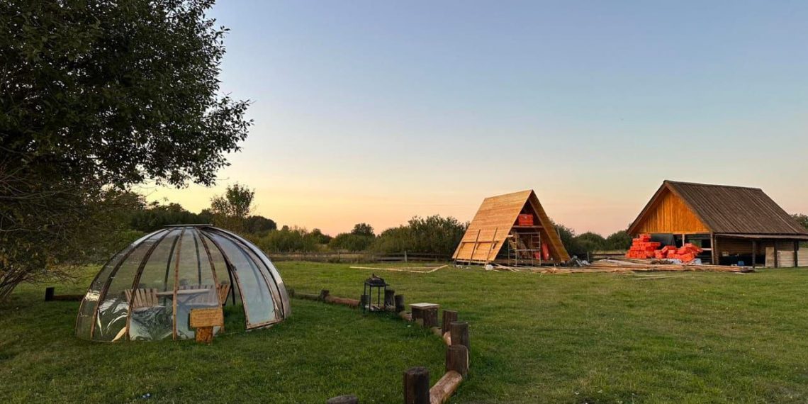 Первый в области автокемпинг достраивают на берегу Ивановского залива