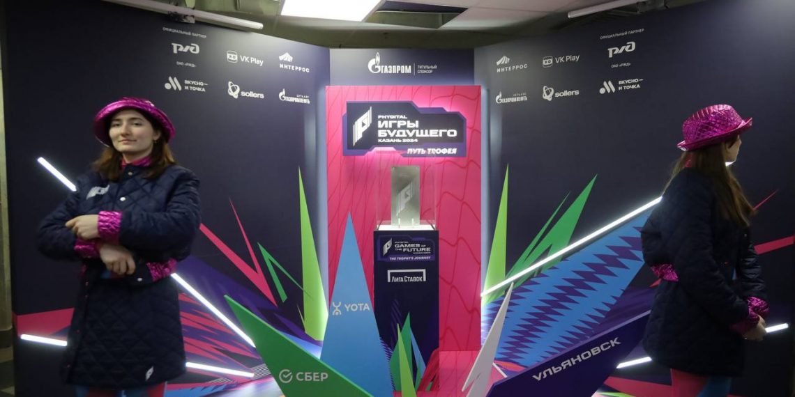 Ульяновцам показали Трофей «Игр будущего» перед его полётом в космос