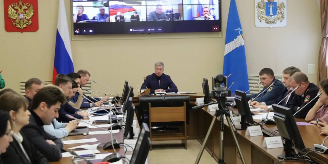 Русских озадачил Минтранс поручениями по спасению дальнобойщиков из снежного плена