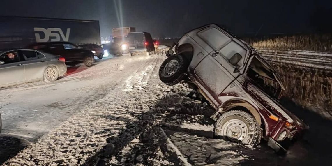 На трассе у Новой Майны под Ульяновском лоб в лоб столкнулись «Шевроле» и «Нива»