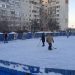 Во дворах Ульяновска начали заливать хоккейные корты