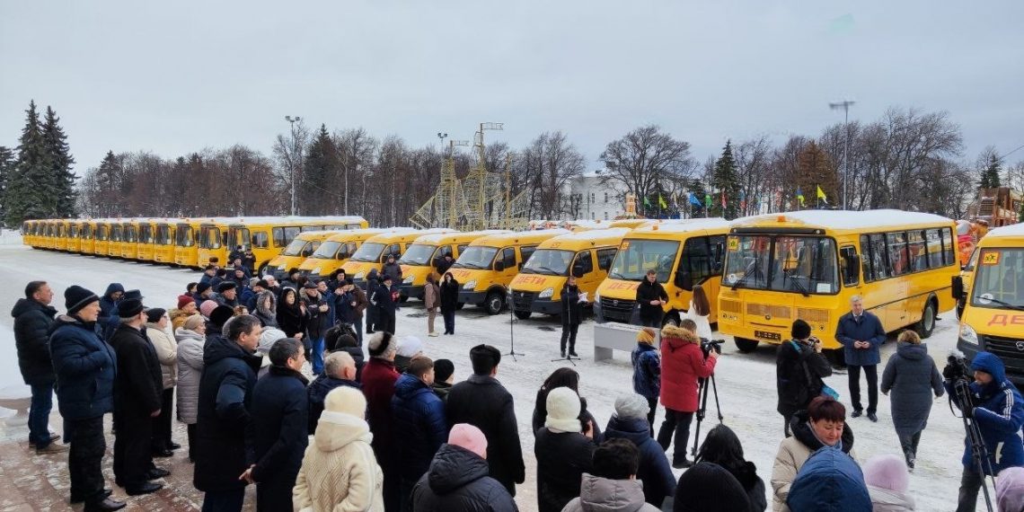 Школам Ульяновской области передали 46 новых автобусов