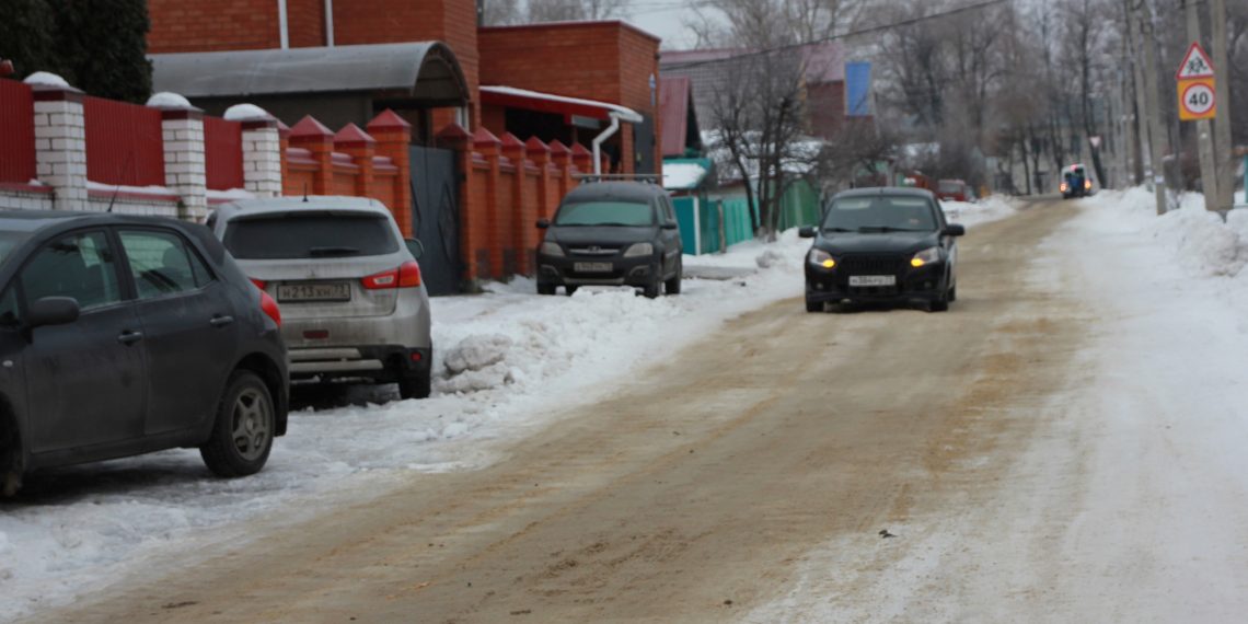 Ульяновских дорожников раскритиковали за плохую очистку от снега школьных маршрутов и частного сектора