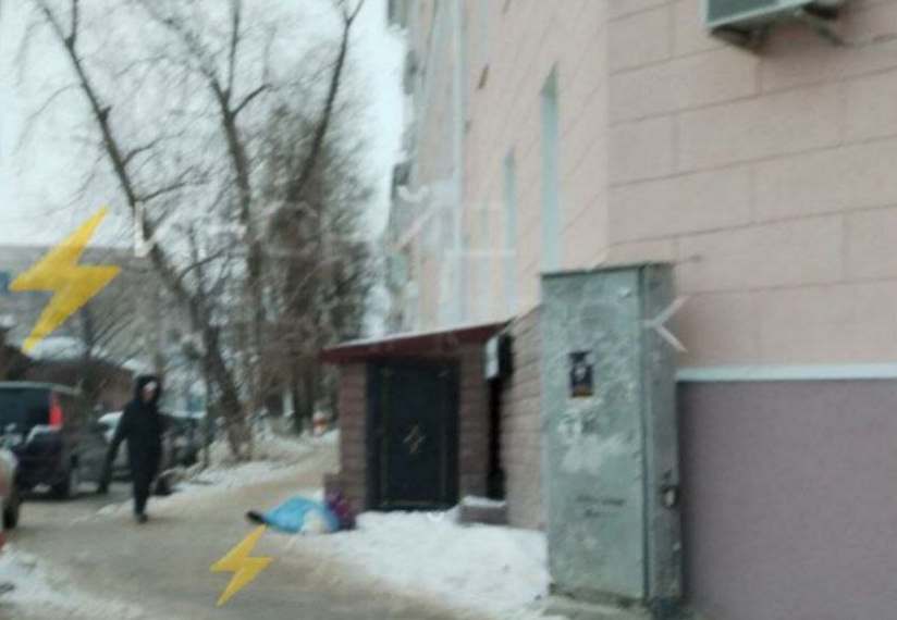 Труп 63-летнего мужчины нашли у «Пельменной» на речпорту