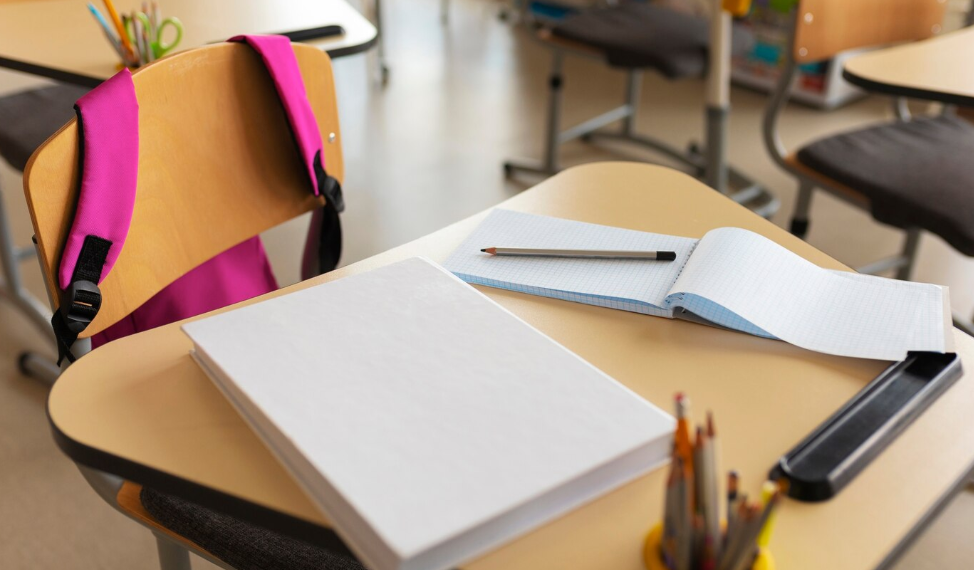 Димитровградский коммерсант сорвал поставку мебели в школу