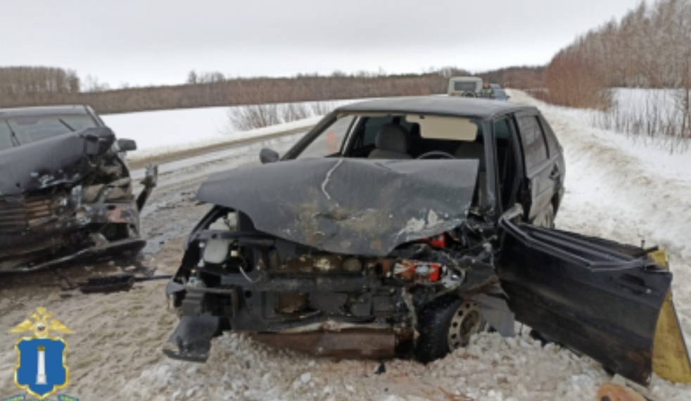 ВАЗ и Mercedes жёстко столкнулись лоб в лоб на трассе «Казань – Ульяновск»