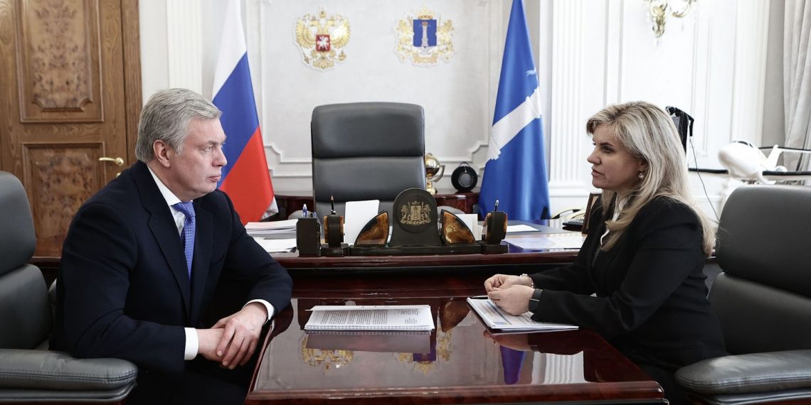 Русских встретился и поговорил с новой начальницей Старомайнского района