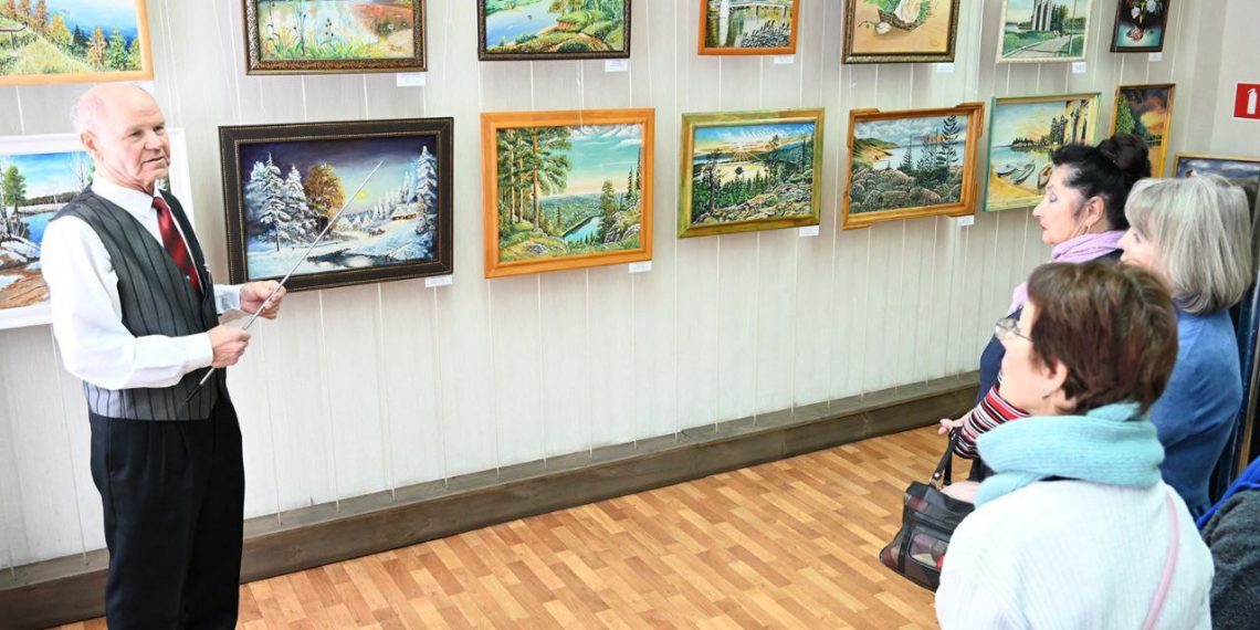 В Ульяновске открылась выставка картин самолётостроителя с «Авиастара»