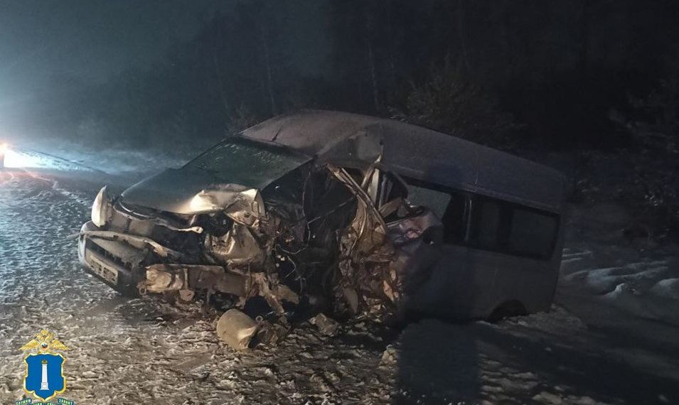 Микроавтобус жёстко столкнулся с кроссовером на трассе в Мелекесском районе