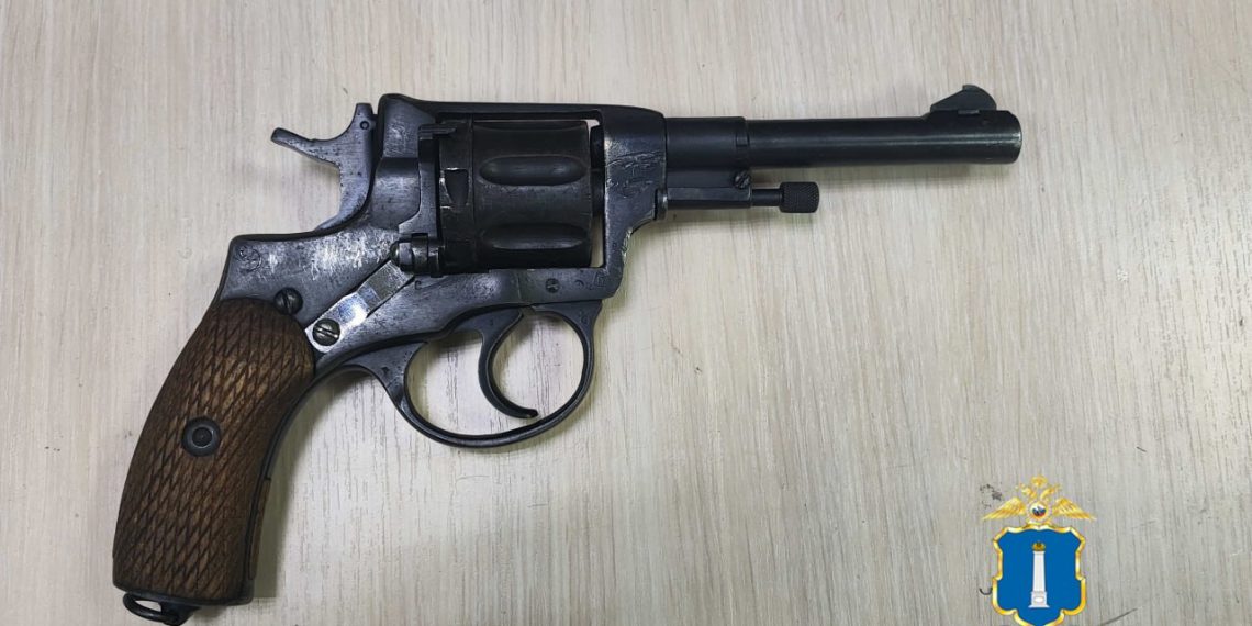У избившего свою жену ульяновца под кроватью нашли револьвер