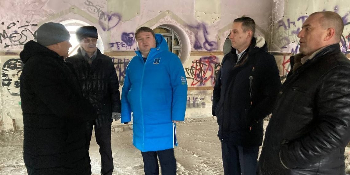 Ульяновский мэр объехал опасные недострои и заброшки Заволжского района