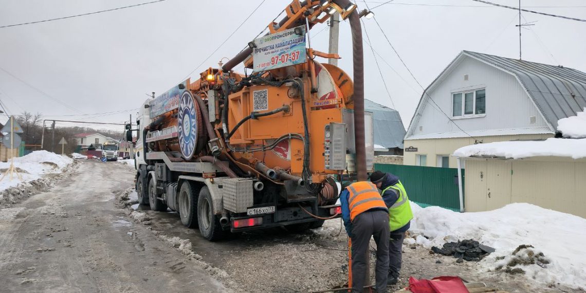 В Ульяновске начали ремонтировать крайне изношенный магистральный канализационный коллектор