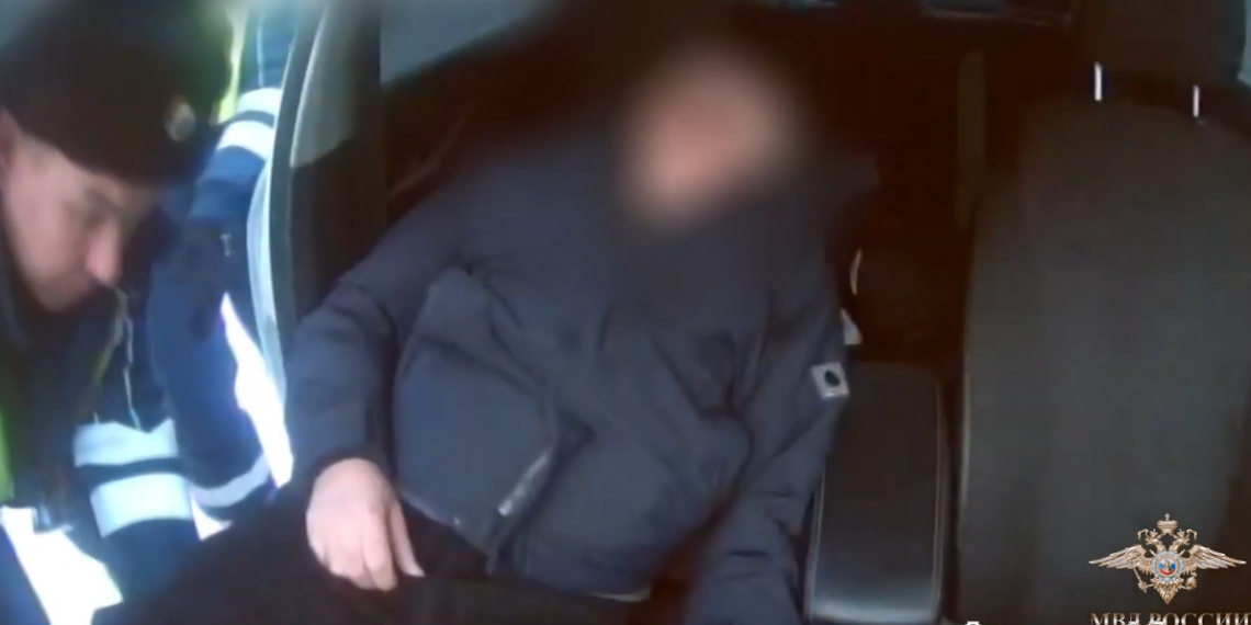 Герои-полицейские из Ульяновска спасли жизнь водителю, которому стало плохо за рулём