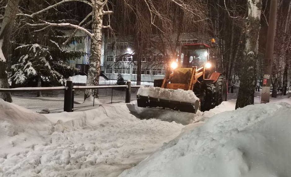 В Ульяновске всю ночь чистили дороги, есть проблемы в пригородах