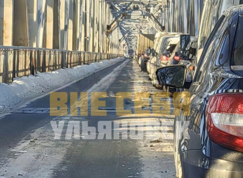 Из-за ДТП на Императорском мосту в Ульяновске включили реверс