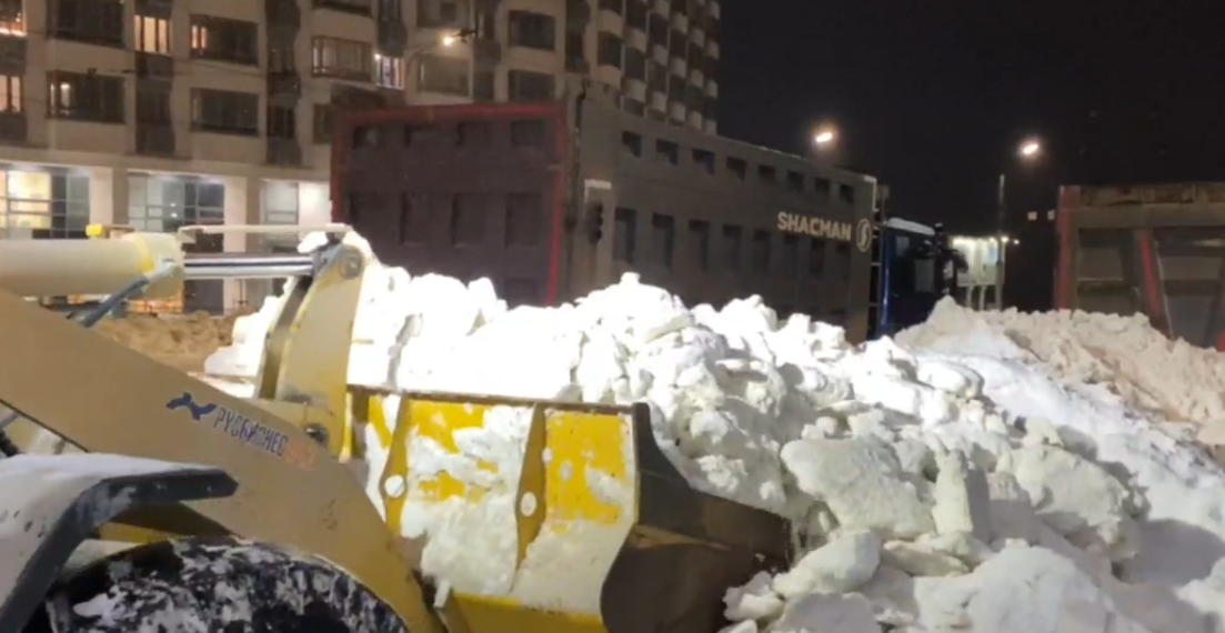 После нагоняя от Русских Болдакин усилил работу по вывозу снега из Ульяновска