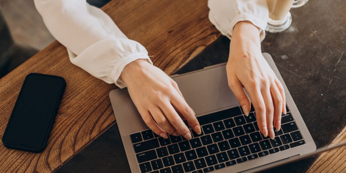 Интернет-мошенник украл у жительницы Ульяновска 10 тысяч долларов США