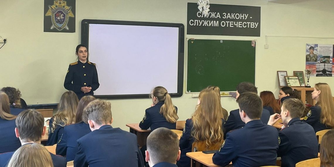 Студентка Санкт-Петербургской академии СК России рассказала о своей учебе ульяновским кадетам