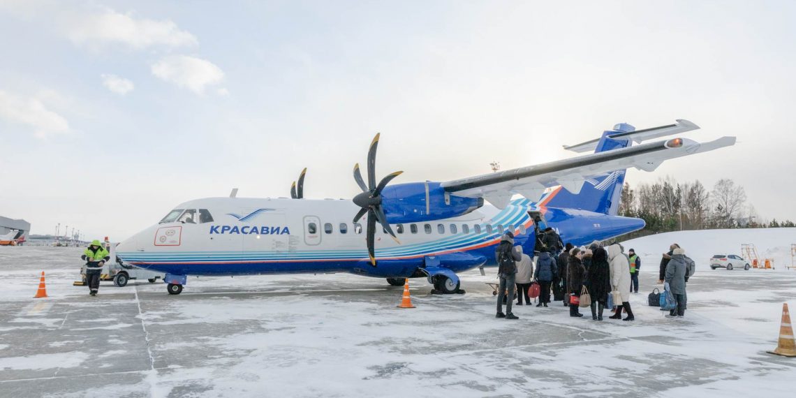 В Ульяновске начали по-новому красить авиалайнеры ATR-42 для Красноярска
