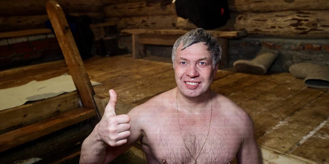 Русских поздравил ульяновцев с Крещением прямо из купели в Арском