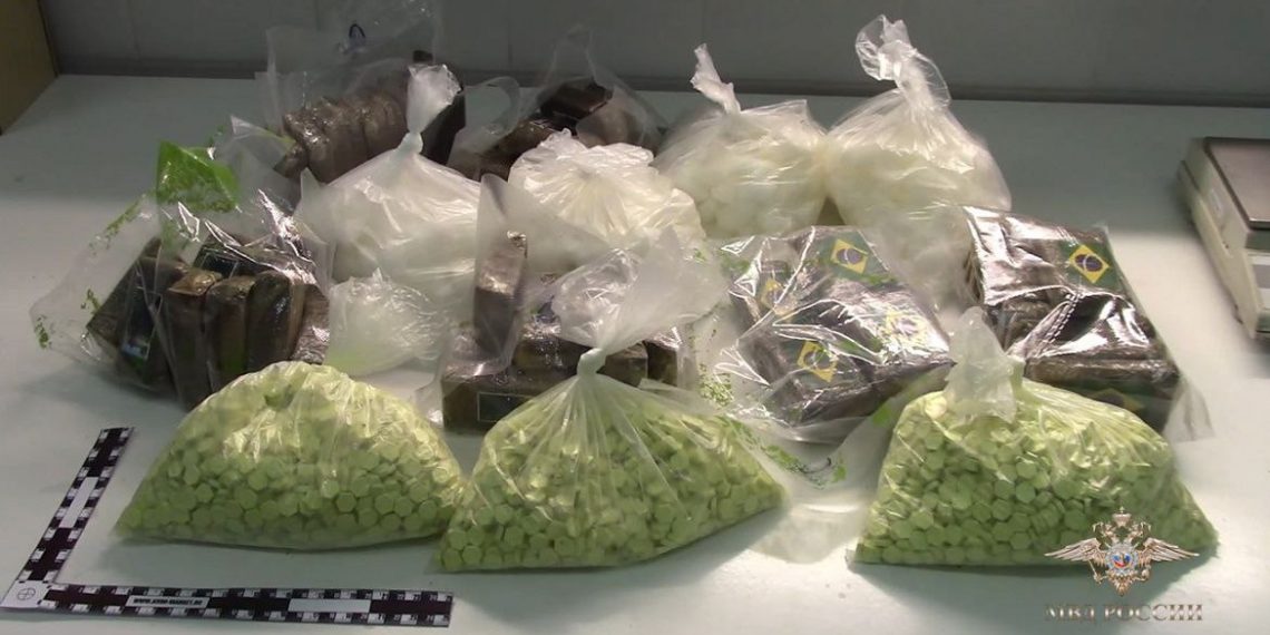 На трассе под Ульяновском задержали набитый наркотиками автомобиль