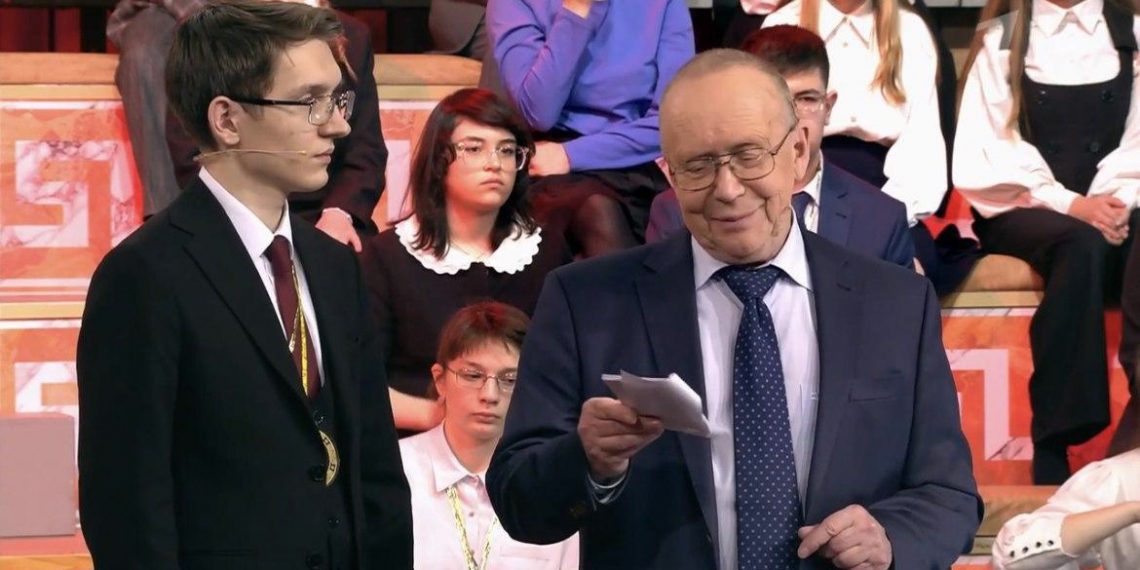 Кирилл Гладчук из лицея УлГПУ пробился в полуфинал телевикторины «Умники и умницы»