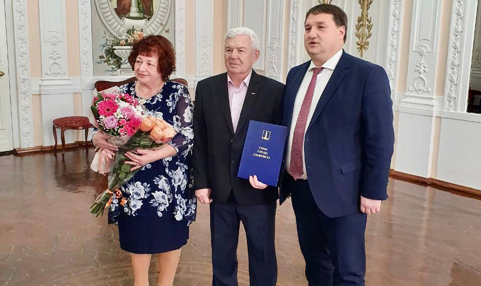 Мэр Болдакин поздравил с золотой свадьбой легенду «Арских холмов» гонщика Александра Ершова и его супругу