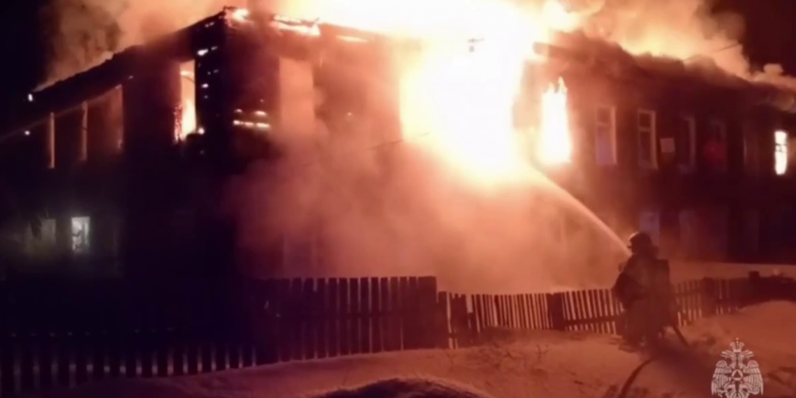 Под Ульяновском полностью сгорел многоквартирный дом, 45 человек остались без крыши над головой