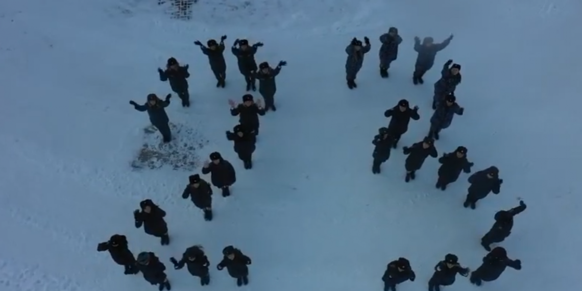 Девушки-силовики из Ульяновска провели поздравительный флешмоб к Дню защитника Отечества