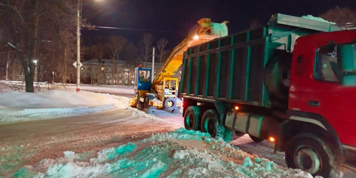 В первую февральскую ночь из Ульяновска вывезли 180 самосвалов снега